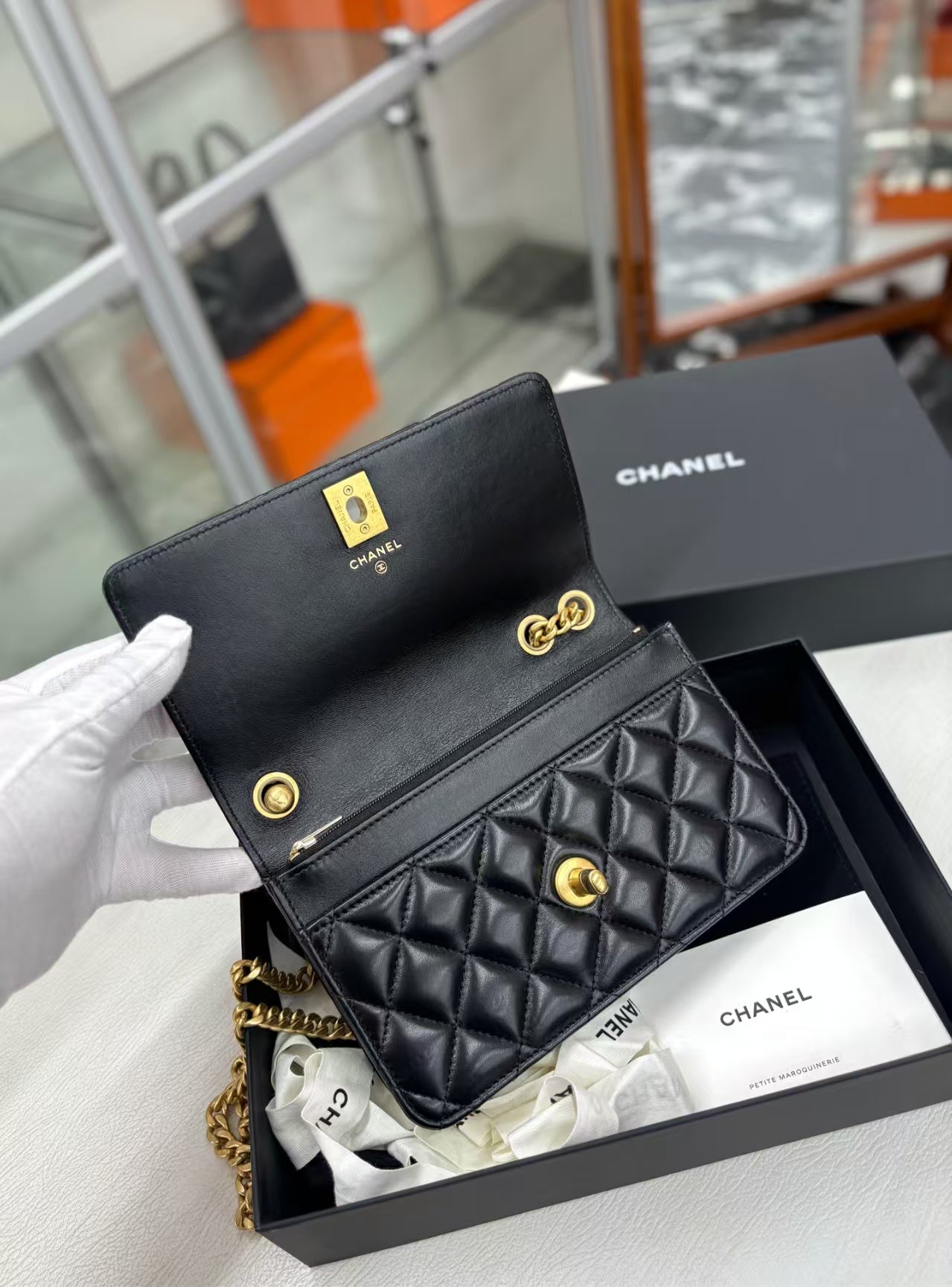 Include Entrupy Certificate of Authenticity｜Very Good ( Rank A)｜ CHANEL Matelasse Lam skin WOC Black