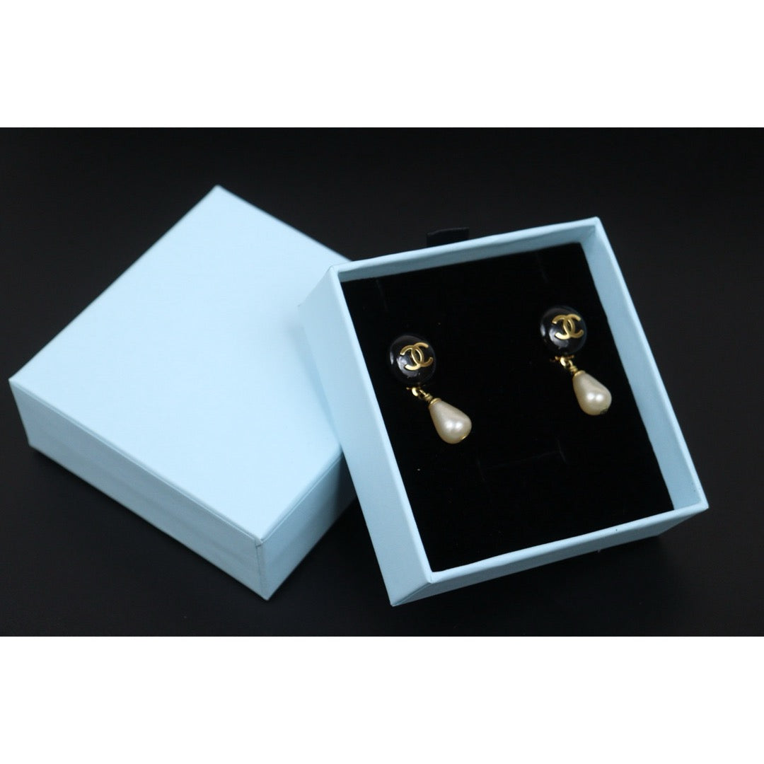Very Good ( Rank A) ｜CHANEL 95P COCO Mark  Water Drop Pearl Earrings Made In 1995Year｜25122305