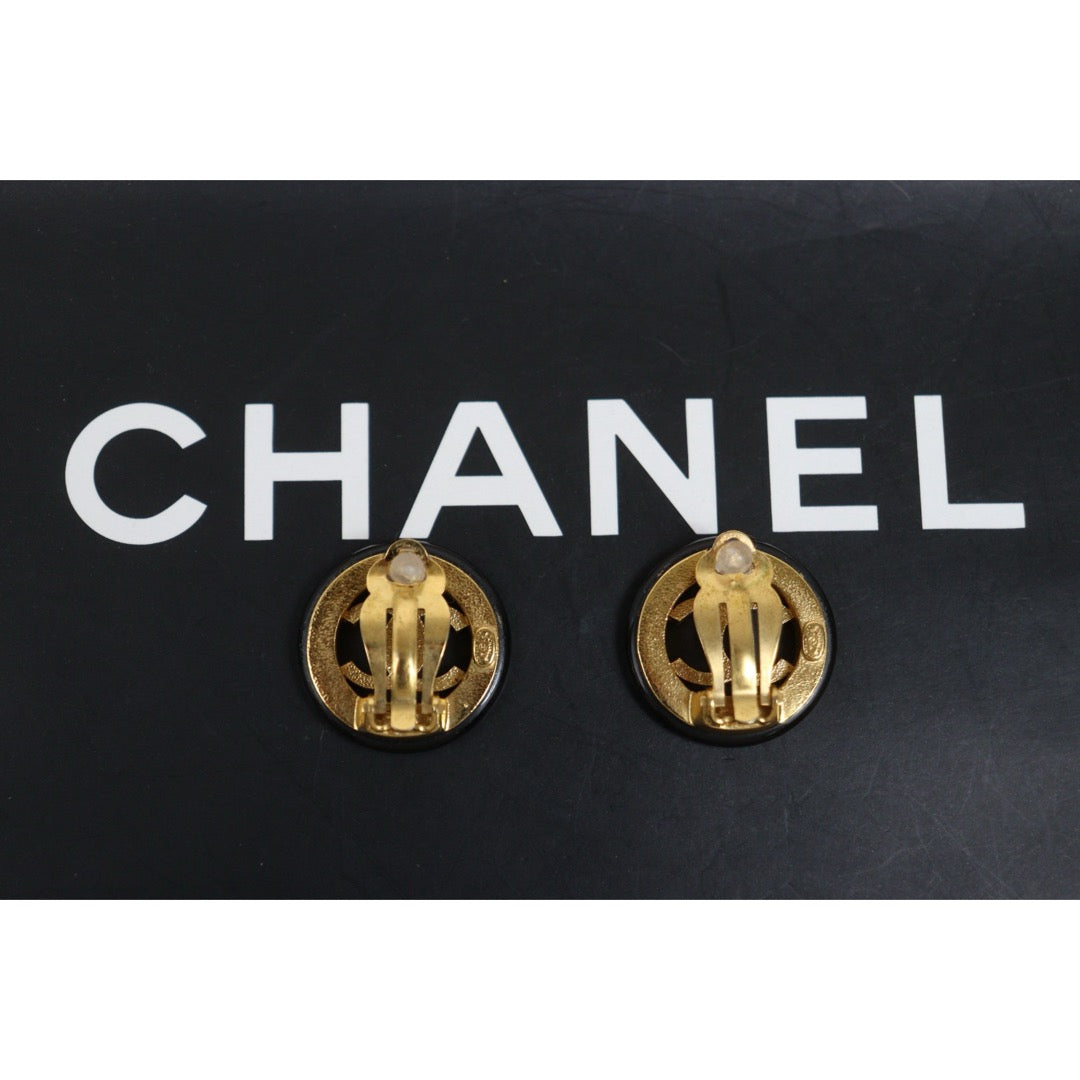 Include Authentic Detective Certificate of Authenticity｜Very Good ( Rank A) ｜ CHANEL 97A Coco Mark  Golden  Earrings Made In 1997Year｜26020605