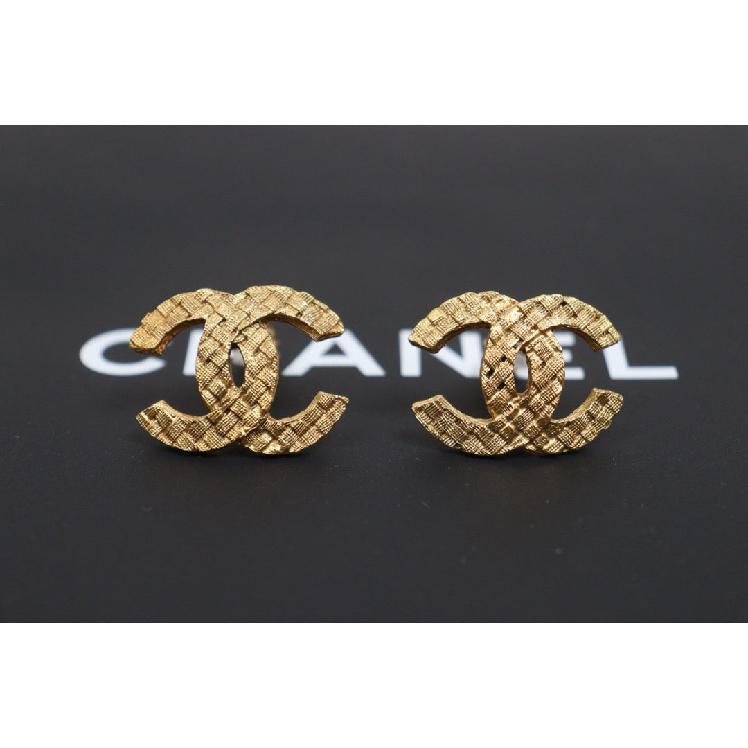 Include Authentic Detective Certificate of Authenticity｜Very Good ( Rank A) ｜ CHANEL  Coco Mark  Golden Weave Earrings｜26062605