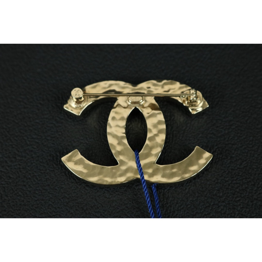 Include Authentic Detective Certificate of Authenticity｜Very Good ( Rank A)｜ CHANEL A21P Coco Mark  Rhinestone Brooch ｜S26051101