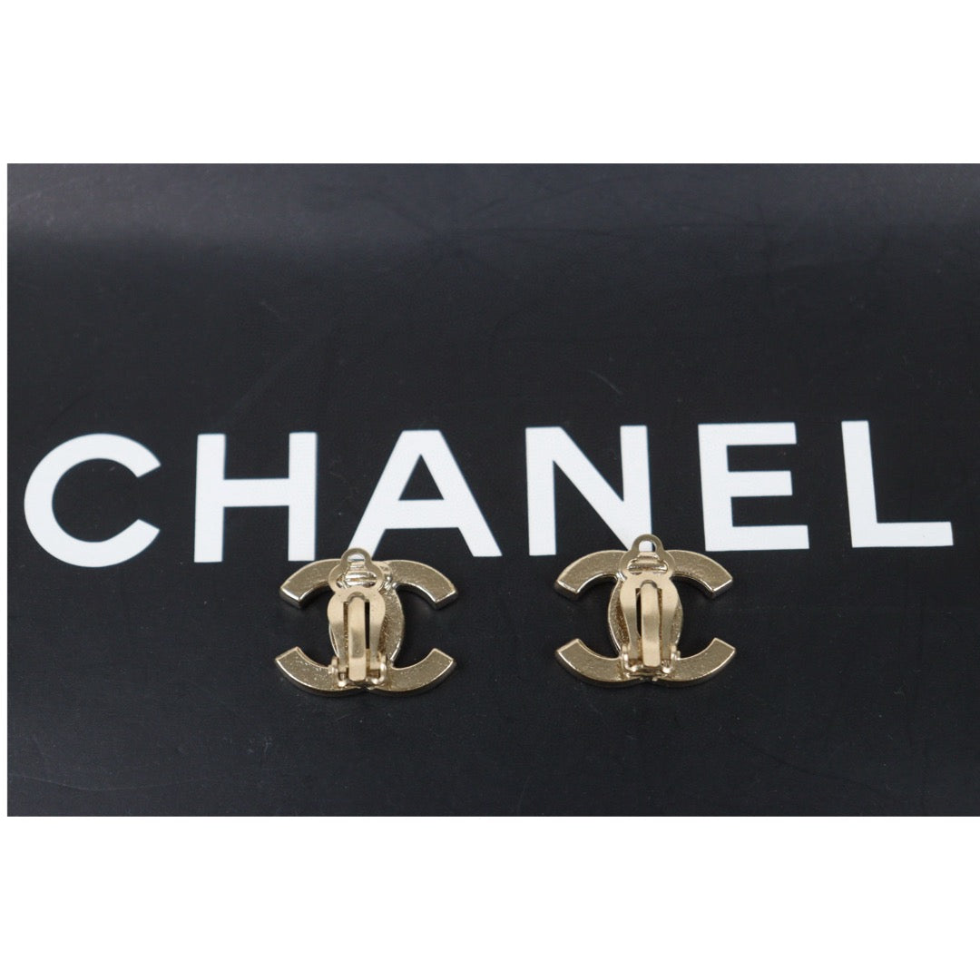 Very Good ( Rank A) ｜CHANEL COCO Mark Vintage Earrings ｜Q25041707