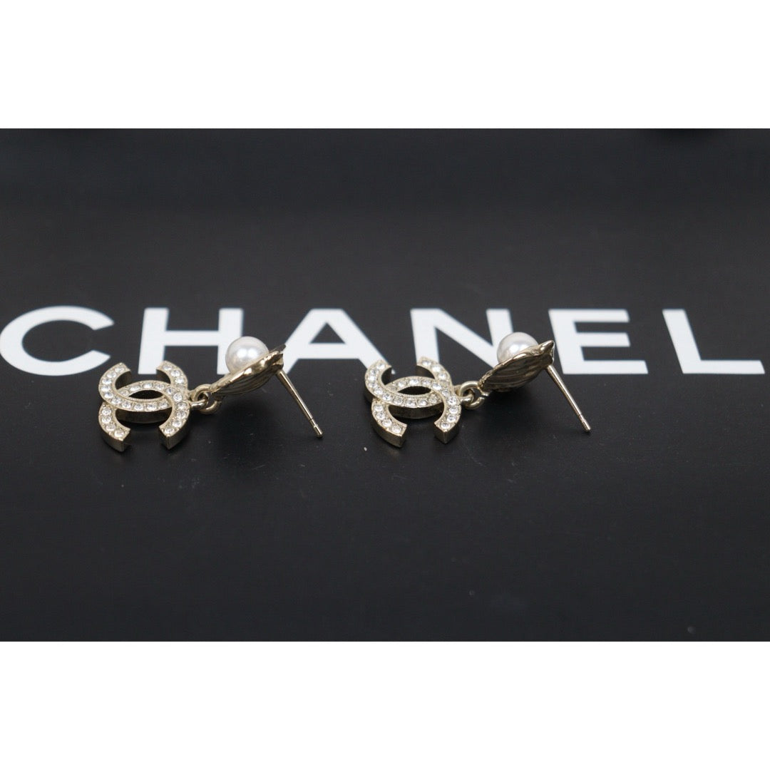 Very Good ( Rank A) ｜CHANEL COCO Mark Pearl Rhinestone Earrings Made In 2025Year｜V25121106