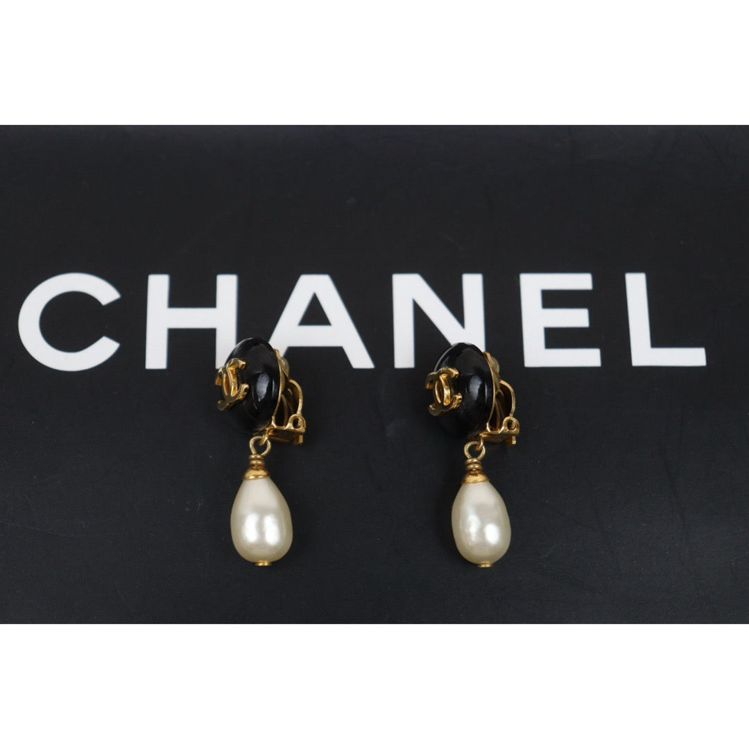 Very Good ( Rank A) ｜CHANEL  COCO Mark  Pearl  Drop  Earrings Made In 1997Year｜25062303