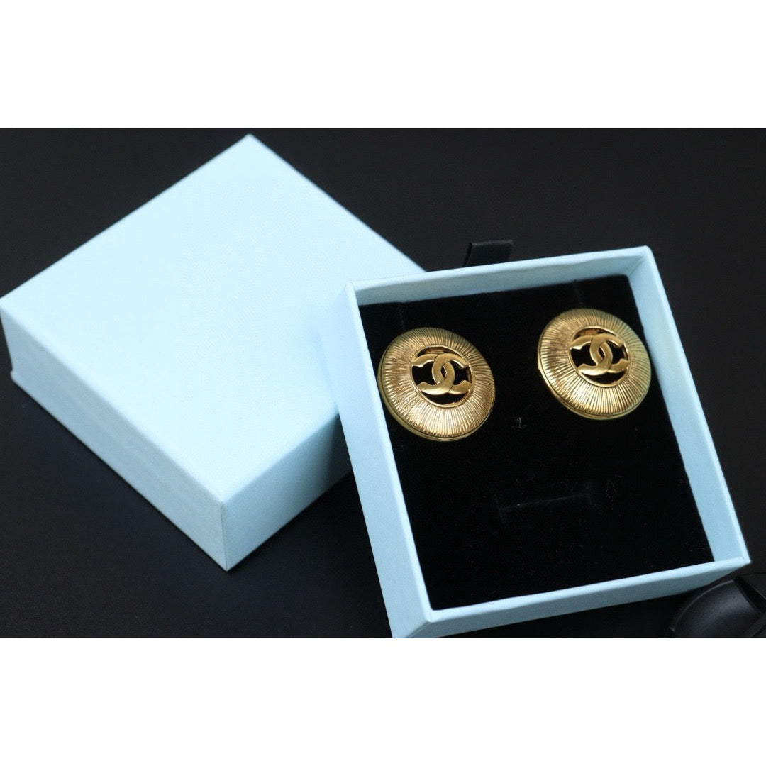 Very Good ( Rank A) ｜CHANEL Coco Mark Gold 24 Plated Earrings ｜S24112504