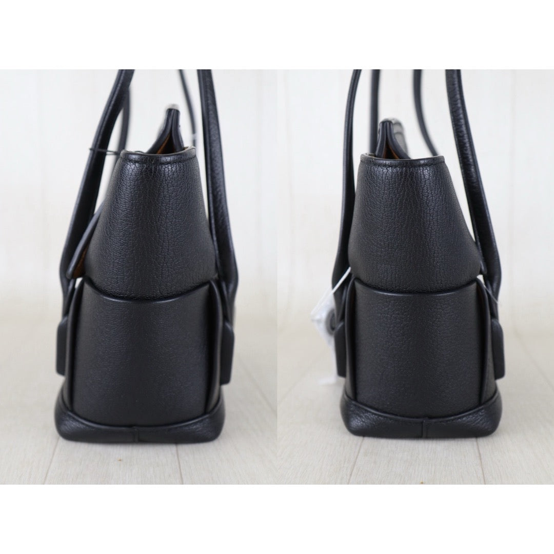 Include Entrupy Certificate of Authenticity｜Very Good ( Rank A)｜ Bottega Veneta Arco 33 Calfskin Camel Shoulder Bag Black｜Z26100203