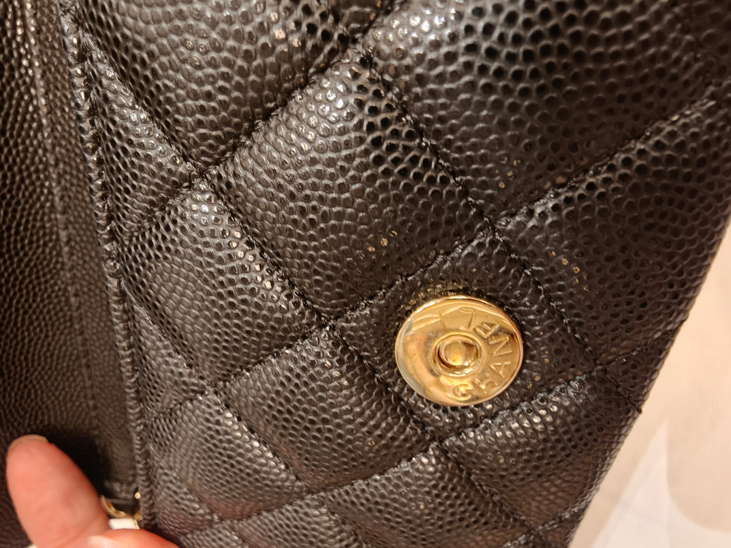 Include Entrupy Certificate of Authenticity｜Very Good ( Rank A)｜ CHANEL Caviar Skin  Calf Leather Black Shouldrr Bag