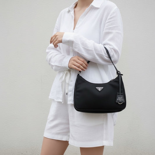Include Entrupy Certificate of Authenticity｜Very Good ( Rank A)｜ PRADA Re-Edition 2005 Re-Nylon Hobo ｜S26051105