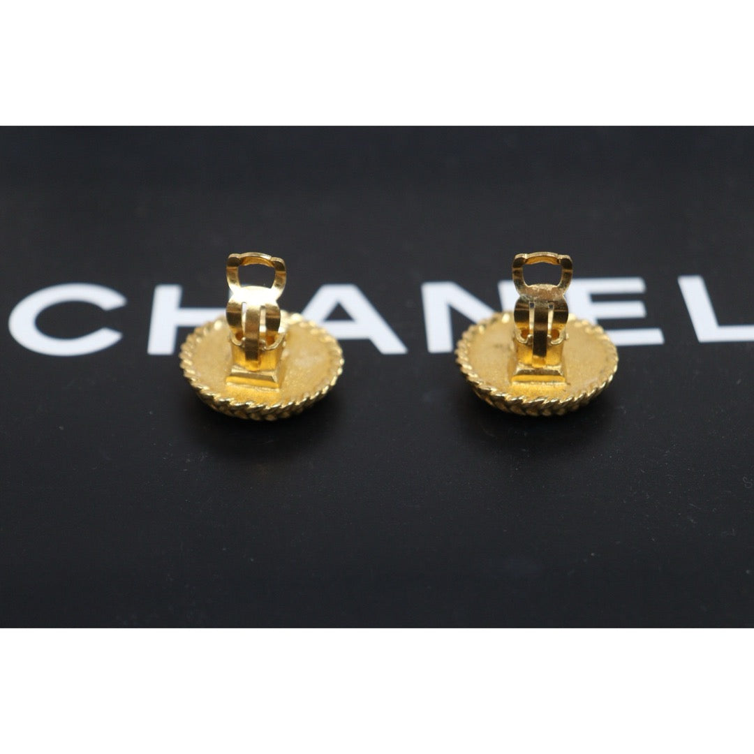 Very Good ( Rank A) ｜ CHANEL Coco Mark  Viatage Gold Earrings Made In 1996Year ｜25102305