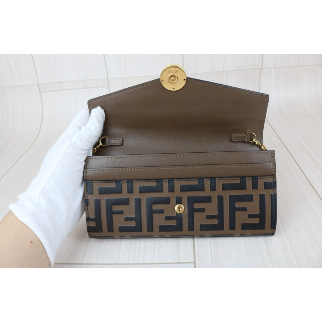 Include Entrupy Certificate of Authenticity｜Very Good ( Rank A)｜ FENDI Mamma Calf Leather Chain Bag  Gold Hardware ｜X26070606