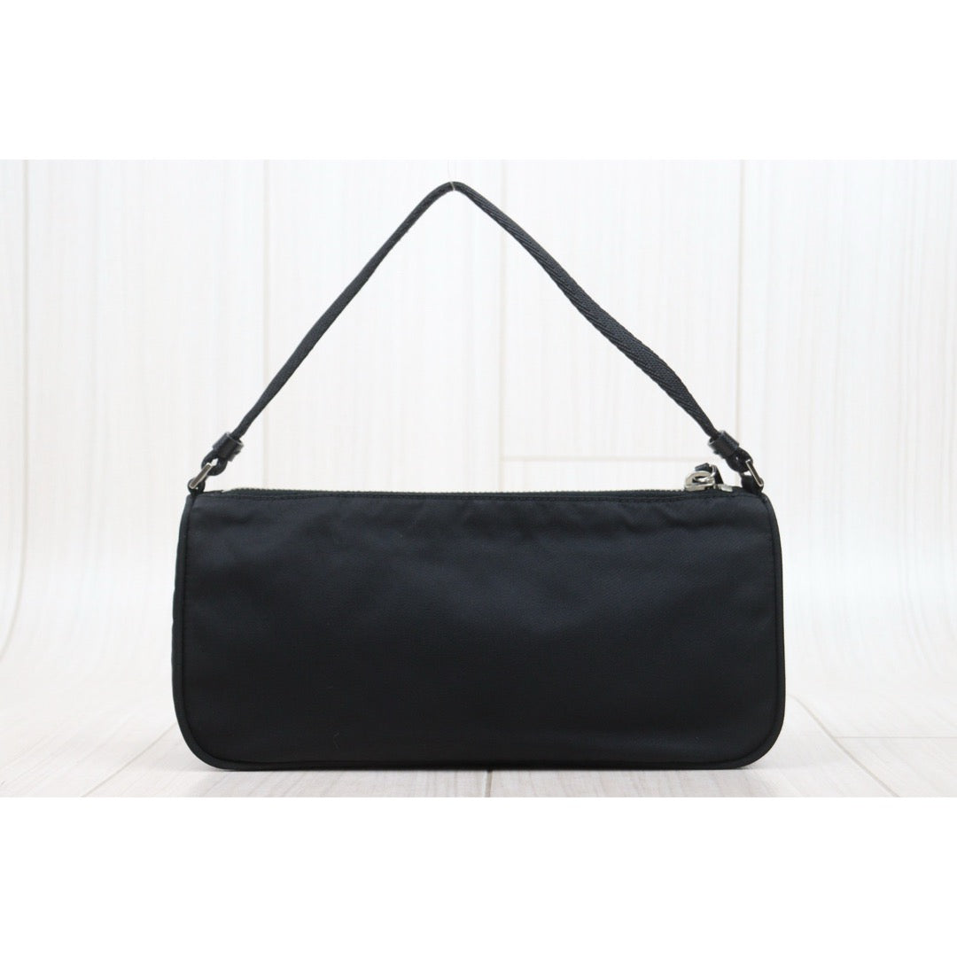 Very Good ( Rank A)｜ PRADA Nylon Re-Edition 2005 Black Shoulder Bag Current Model｜25121201