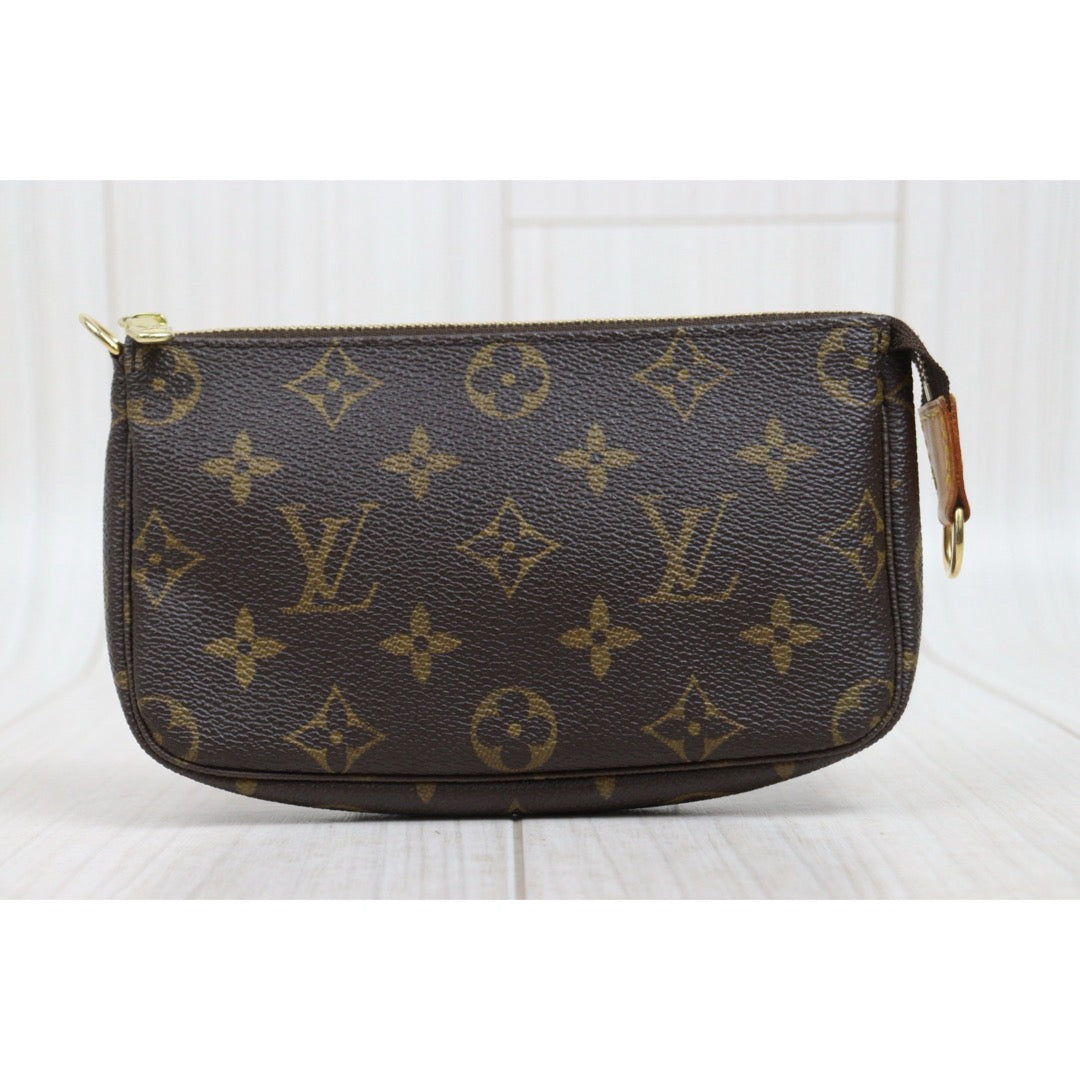 Include Entrupy Certificate of Authenticity｜Very Good ( Rank A) ｜Louis Vuitton Monogram Pochette Accessoire MM｜26040704
