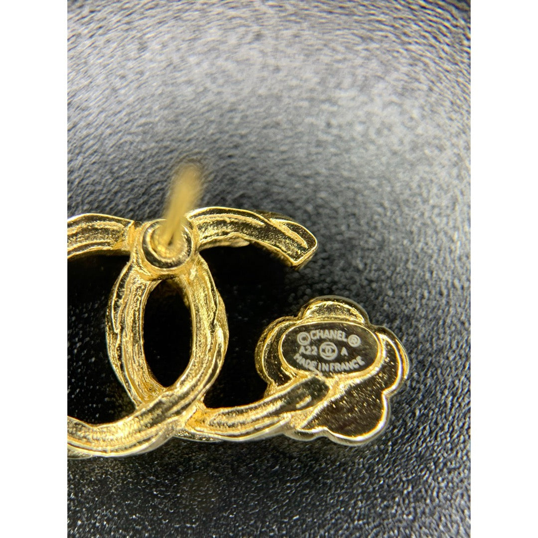 Include Authentic Detective Certificate of Authenticity｜Very Good ( Rank A) ｜CHANEL A22A COCO Mark  Camellia Earrings Made In 2022Year｜S26031019