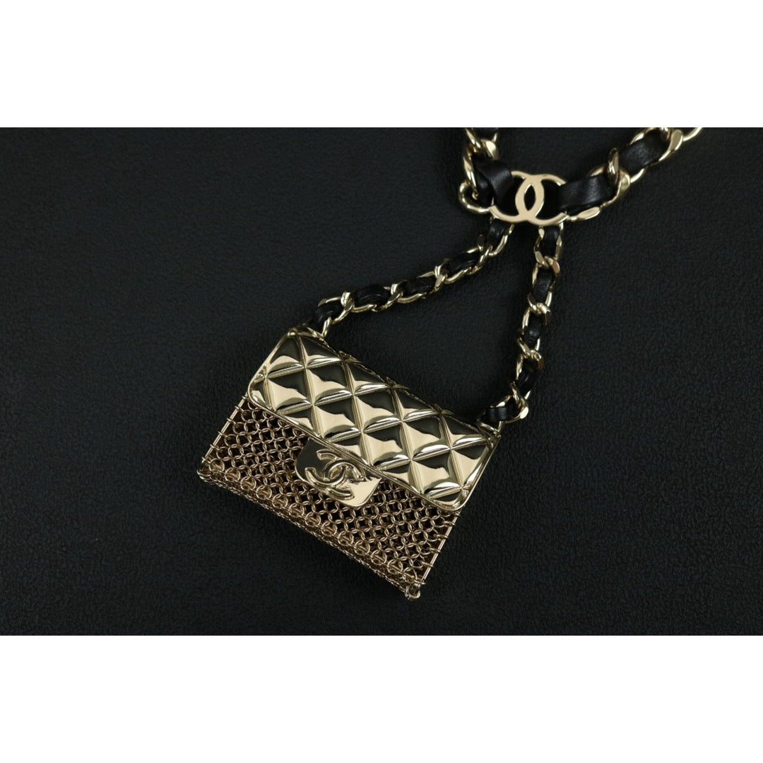 Include Authentic Detective Certificate of Authenticity｜Very Good ( Rank A) ｜ CHANEL B21S  Coco Mark  Leather  Double Chain Tinybag Waist Chain Made In 2021Year Limited edition｜S26062105