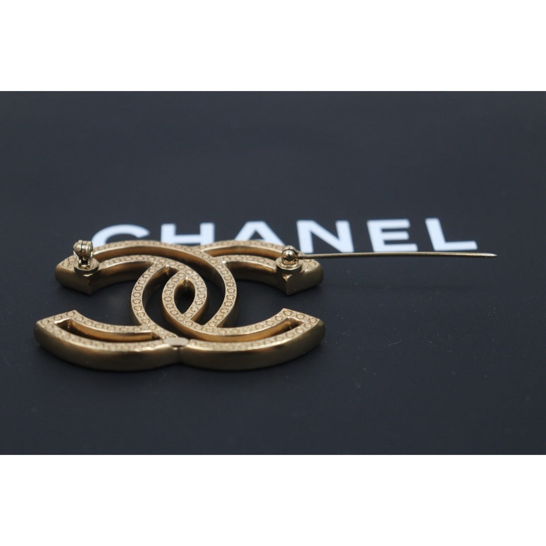 Include Authentic Detective Certificate of Authenticity｜Very Good ( Rank A)｜ CHANEL A17V Coco Mark Rhinestone Brooch Made in 2017 Year｜26070702