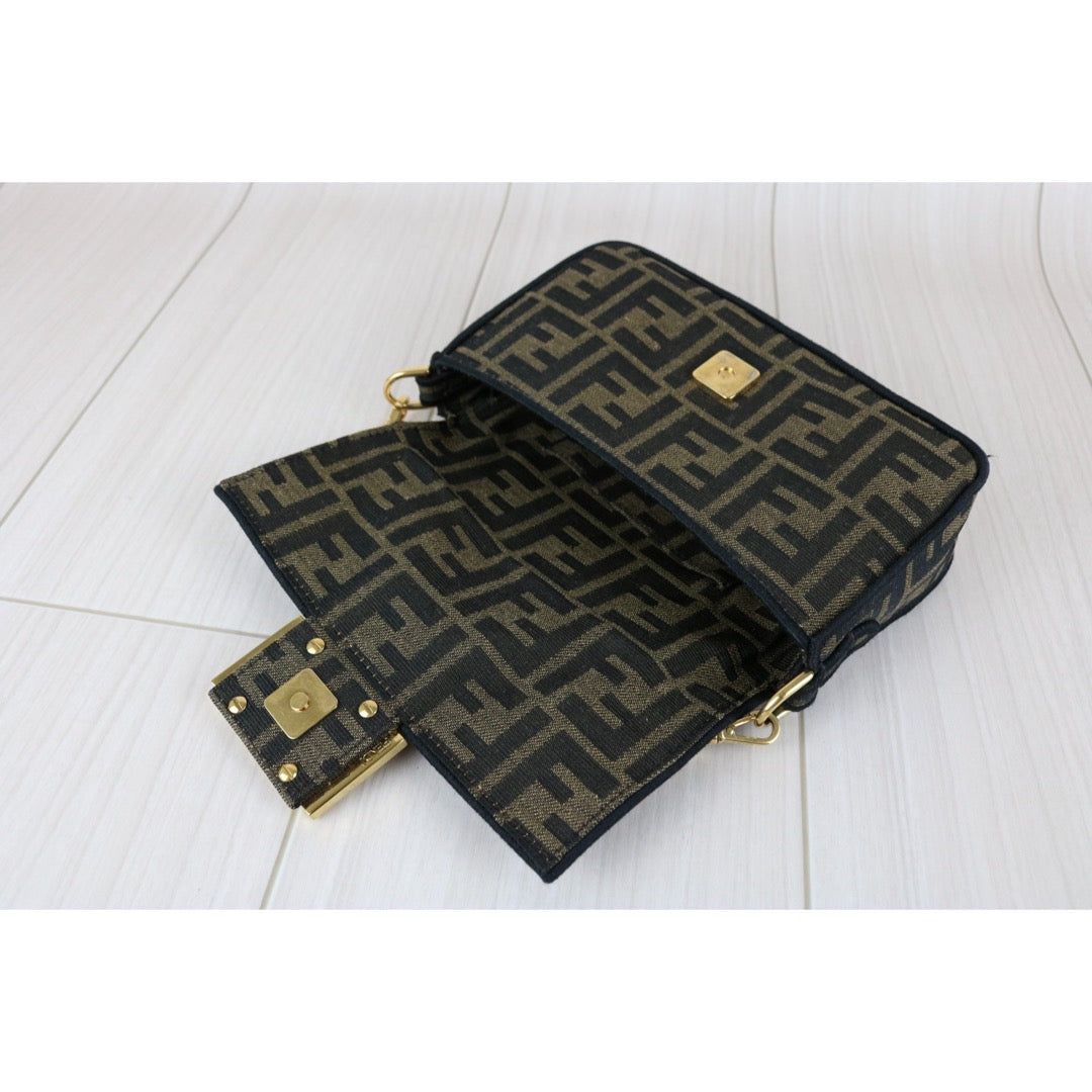 Very Good ( Rank A)｜ FENDI Mamma Baguette Shoulder Bag  Gold Hardware｜S25061002