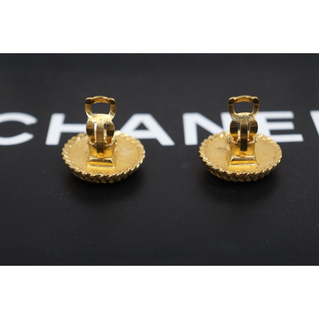 Very Good ( Rank A) ｜ CHANEL Coco Mark  Viatage Gold Earrings Made In 1996Year ｜25102305