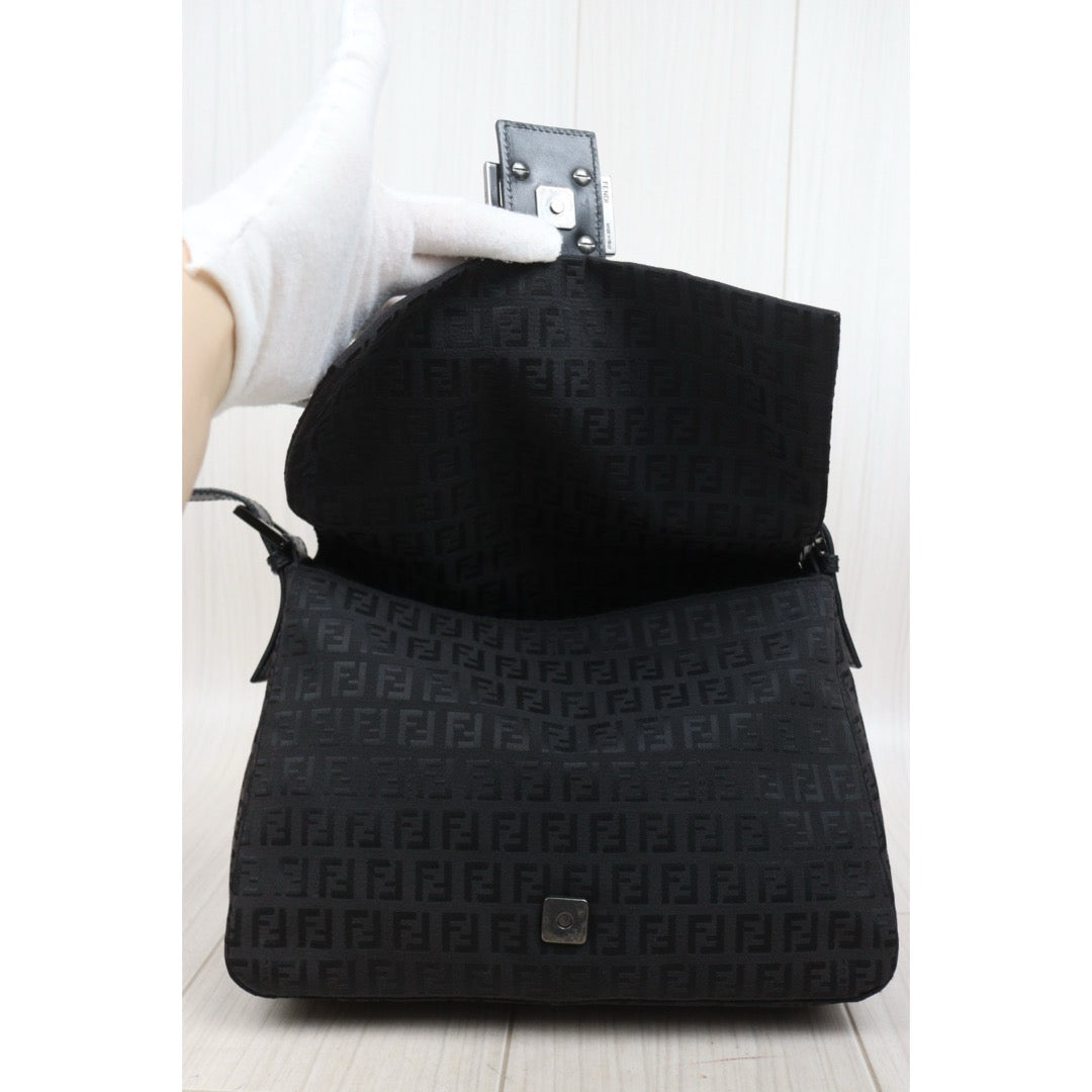 Good ( Rank AB)｜ FENDI Zucca Mamma Baguette Shoulder Bag Black ｜25102306