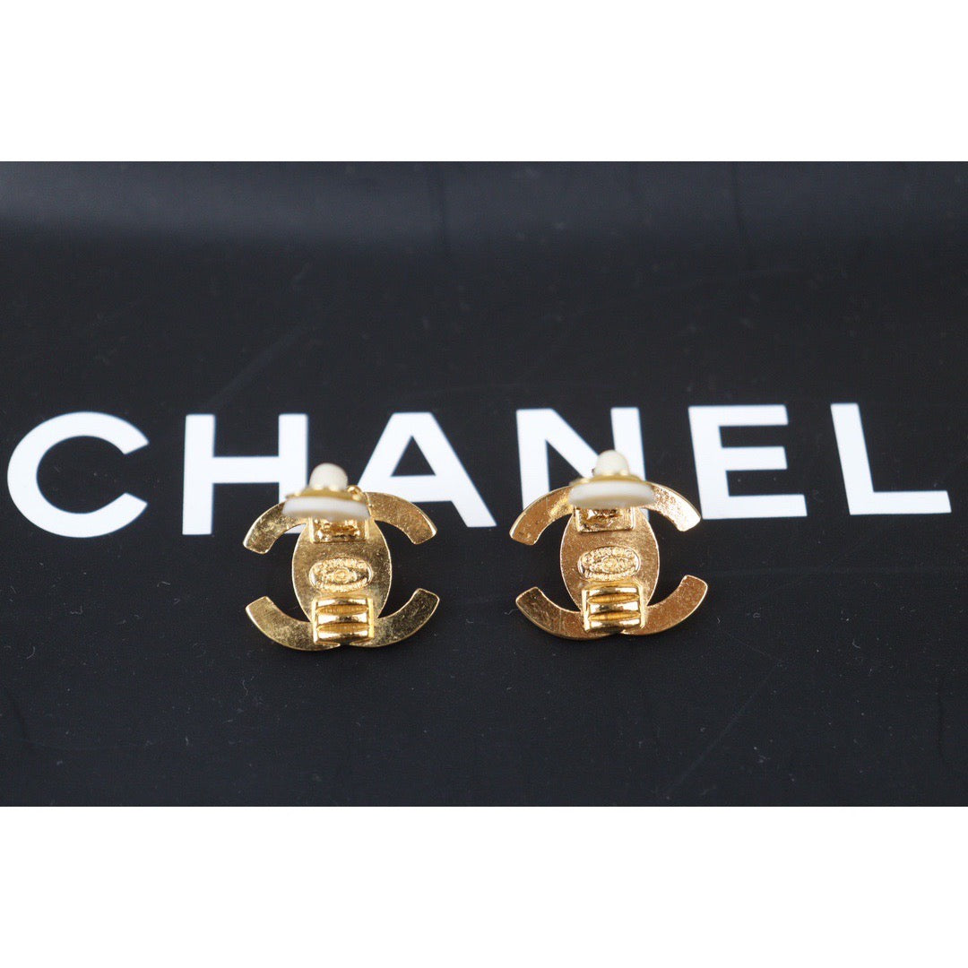 Rank A ｜CHANEL Vintage 18K Gold Plating Earrings  Made In 1995Year ｜24070513