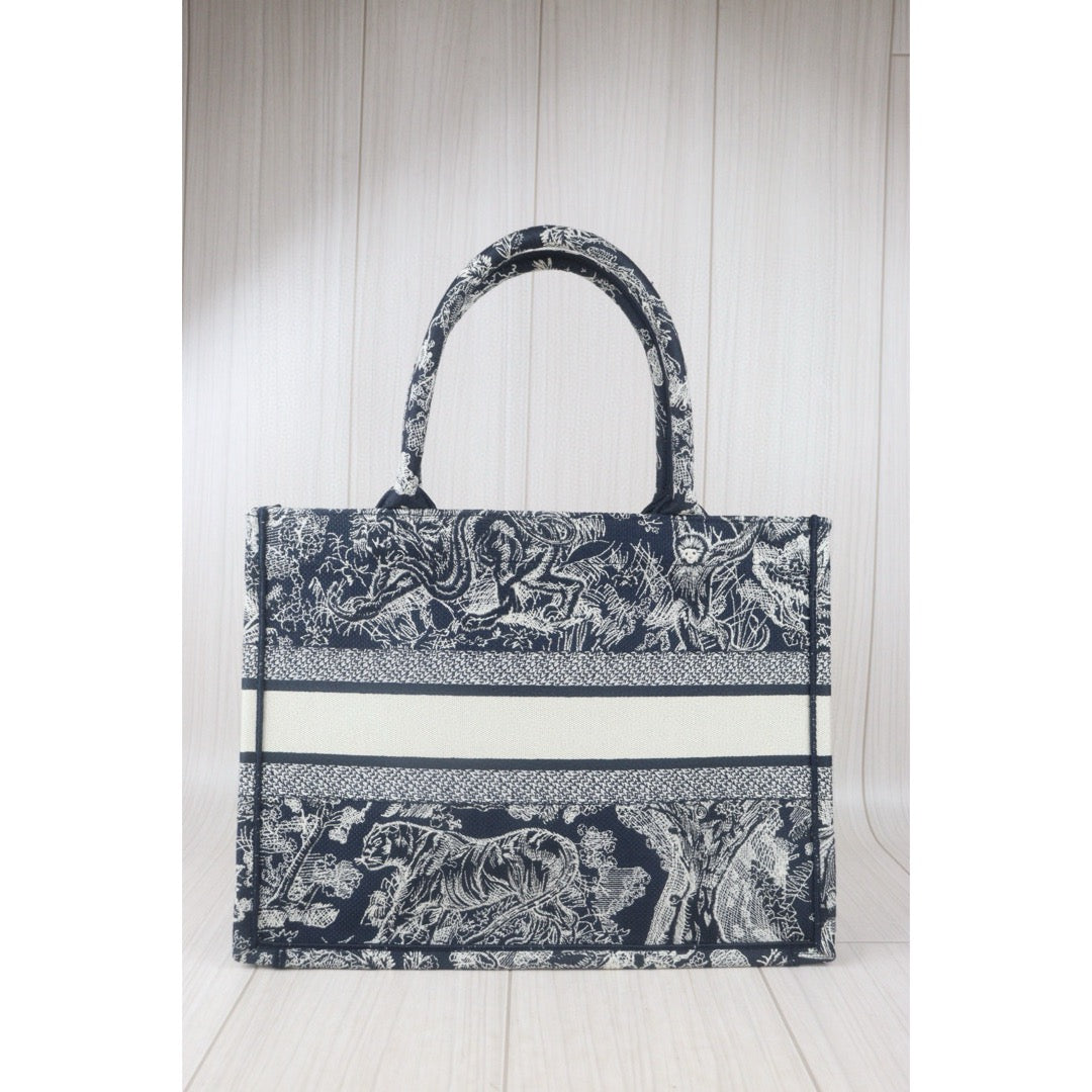 Very Good ( Rank A)｜  Dior Canvas Embroidered Totedbag  ｜P24083001