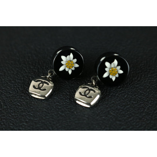 Very Good ( Rank A) ｜ CHANEL Coco Mark Daisy Earrings  Made In 2015Year ｜X25110338