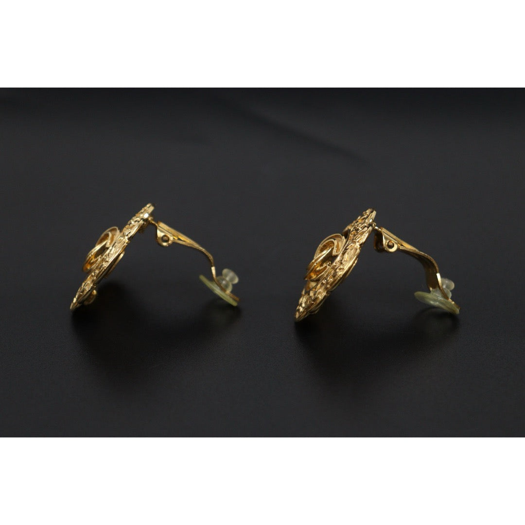 Include Authentic Detective Certificate of Authenticity｜Very Good ( Rank A) ｜CHANEL 95A COCO Mark Relief Vintage Earrings Made In 1995Year｜Y26040713