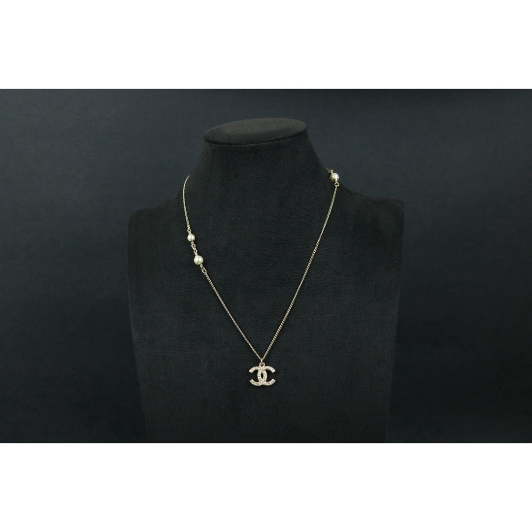 Include Authentic Detective Certificate of Authenticity｜Very Good ( Rank A) ｜ CHANEL A17S Coco Mark  Pearl Rhinestone Choker  Necklace｜S26062511