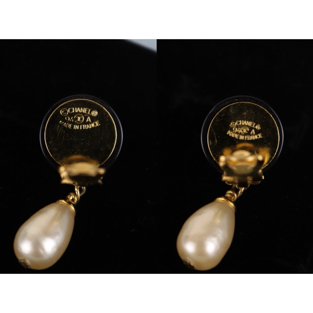 Include Authentic Detective Certificate of Authenticity｜Very Good ( Rank A) ｜CHANEL 94A COCO Mark  Water Drop Pearl Earrings Made In 1994Year｜26021912