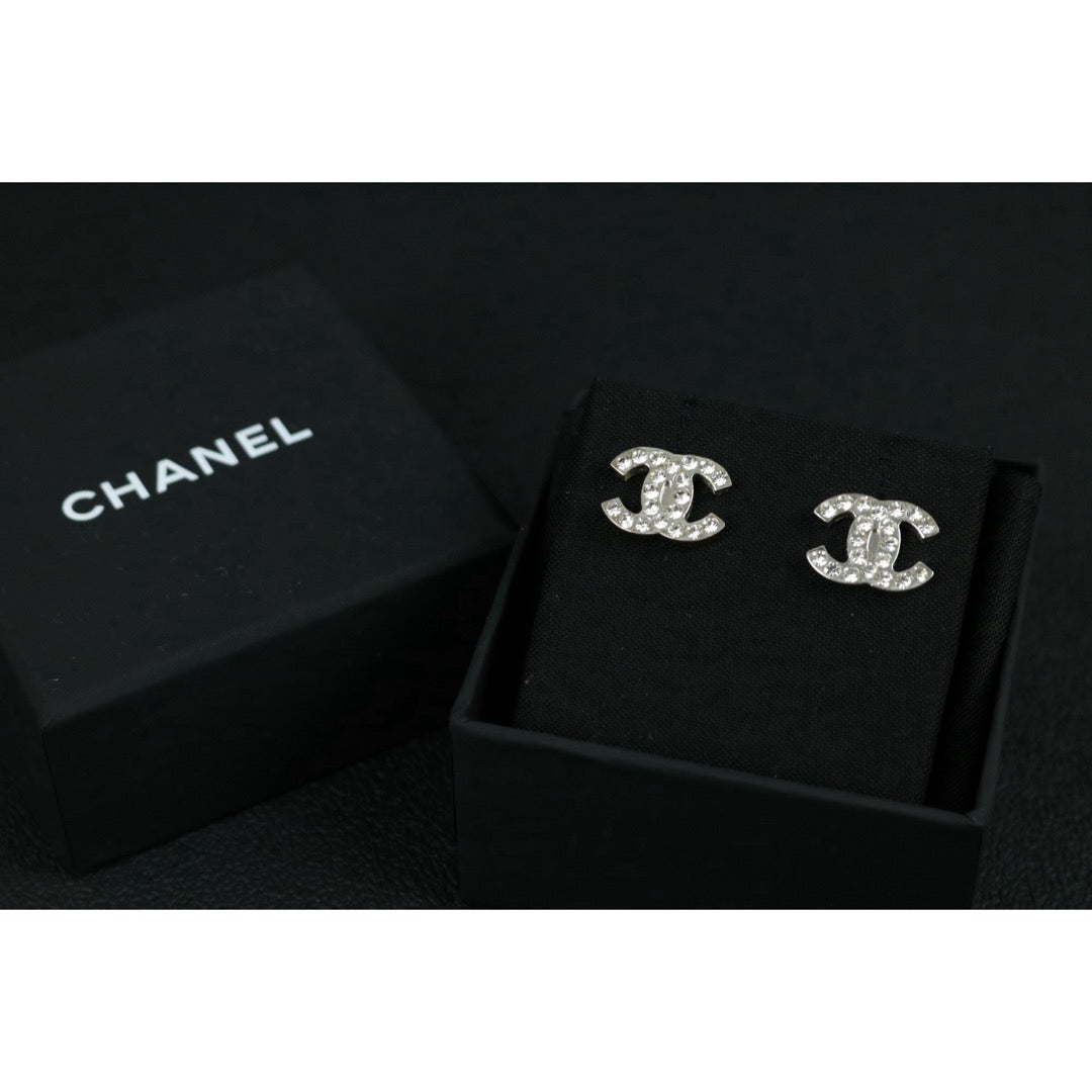 Include Authentic Detective Certificate of Authenticity｜Very Good ( Rank A) ｜CHANEL 04V COCO Mark Rhinestone Earrings Made In 2004Year｜S26061005