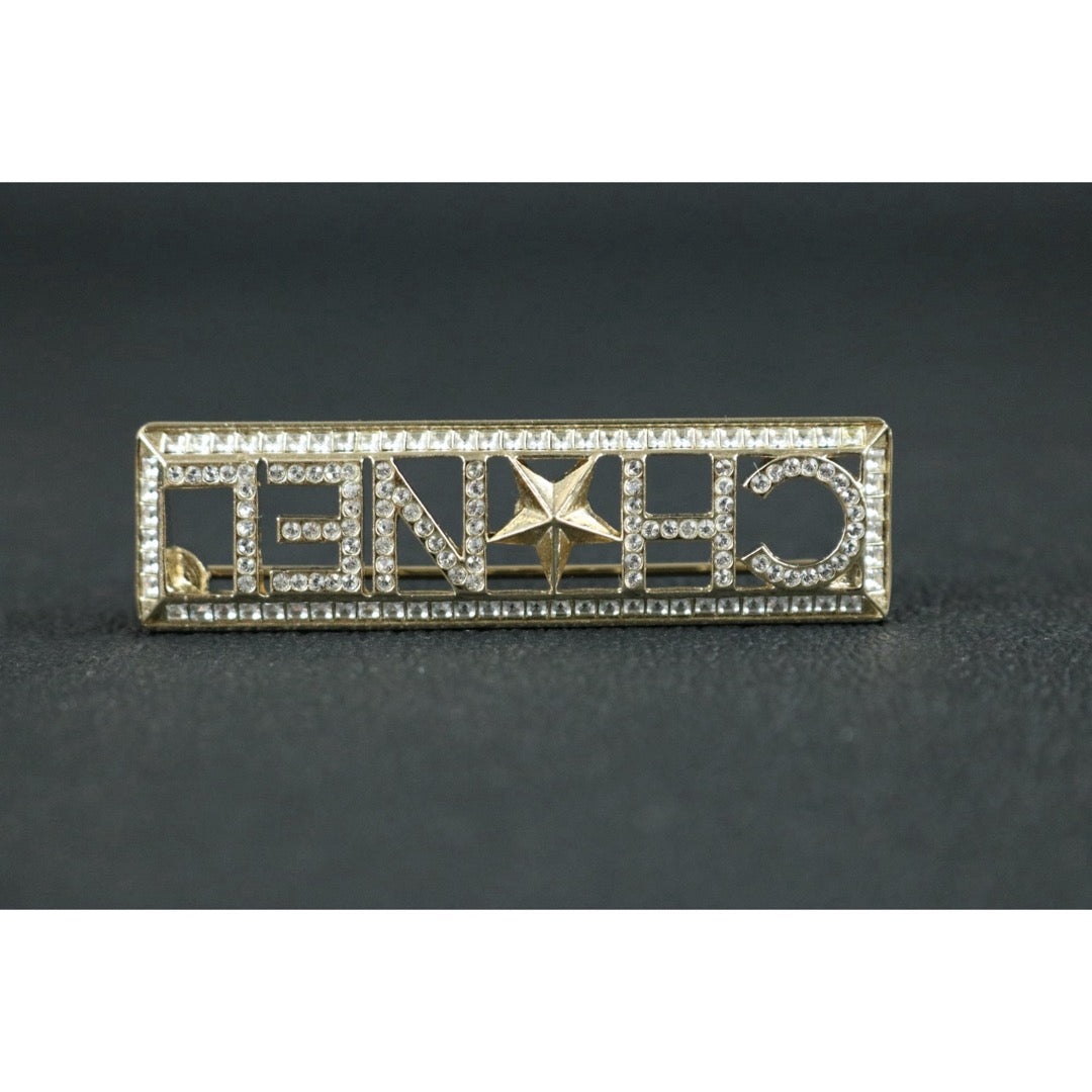 Include Authentic Detective Certificate of Authenticity｜Very Good ( Rank A)｜ CHANEL A17C Logo Rhinestone Brooch Made In 2017Year ｜S26050706