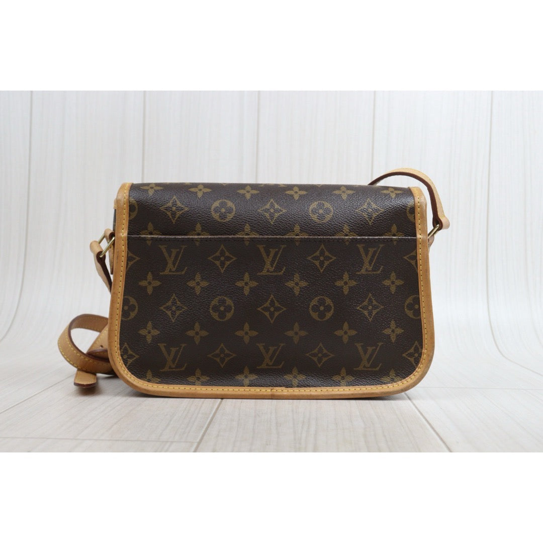 Include Entrupy Certificate of Authenticity｜Good ( Rank AB)｜Louis Vuitton Monogram Baguette Postman ShoulderBag ｜26081802