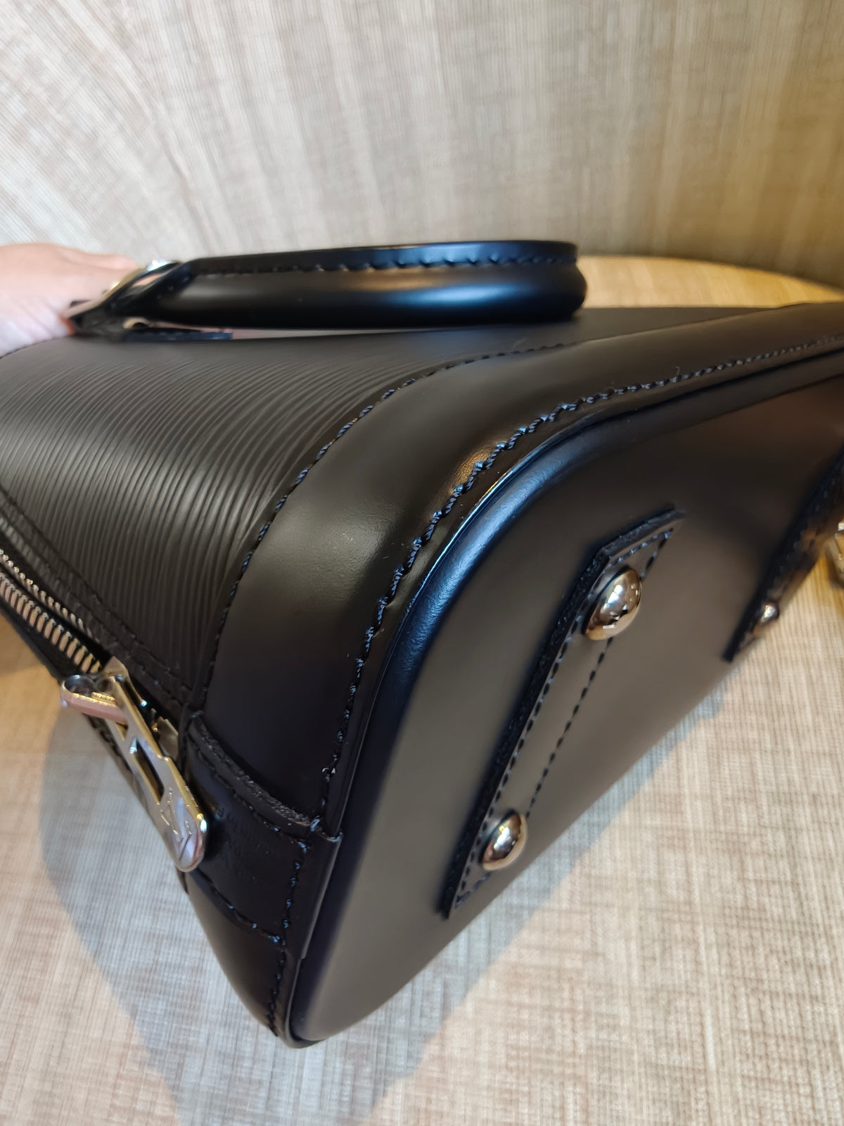 Include Entrupy Certificate of Authenticity｜Very Good ( Rank A) ｜Louis Vuitton Epi Alma BB HandBag Shoulder Bag