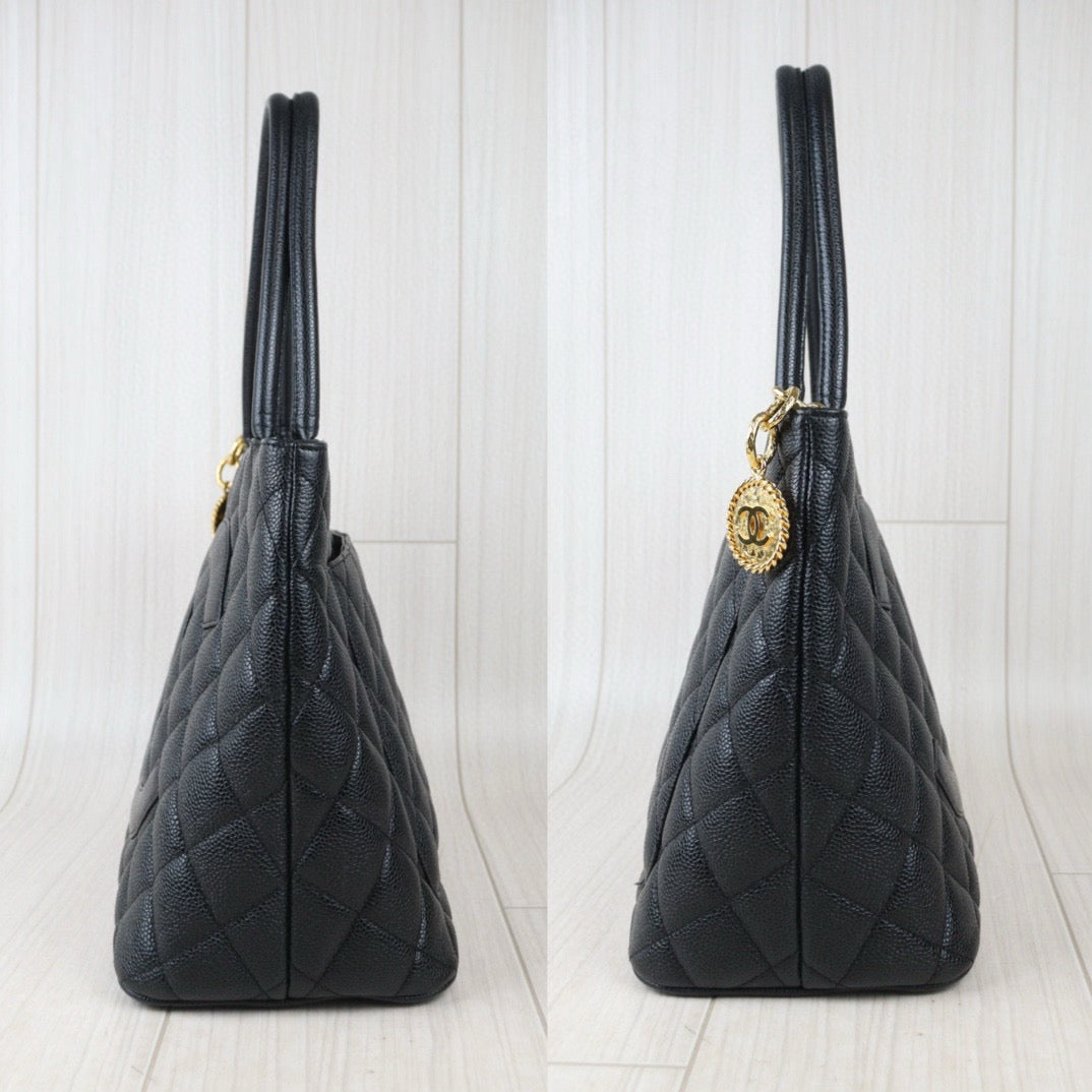 Rank AB｜ CHANEL Caviar Skin Leather Calf Leather Tote Bag Black Made In 2000～2002Year｜V24082014