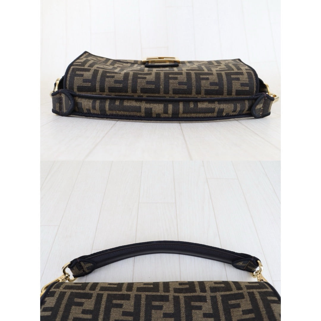 Very Good ( Rank A)｜ FENDI Mamma Baguette Shoulder Bag  Gold Hardware Current Model｜S25110325
