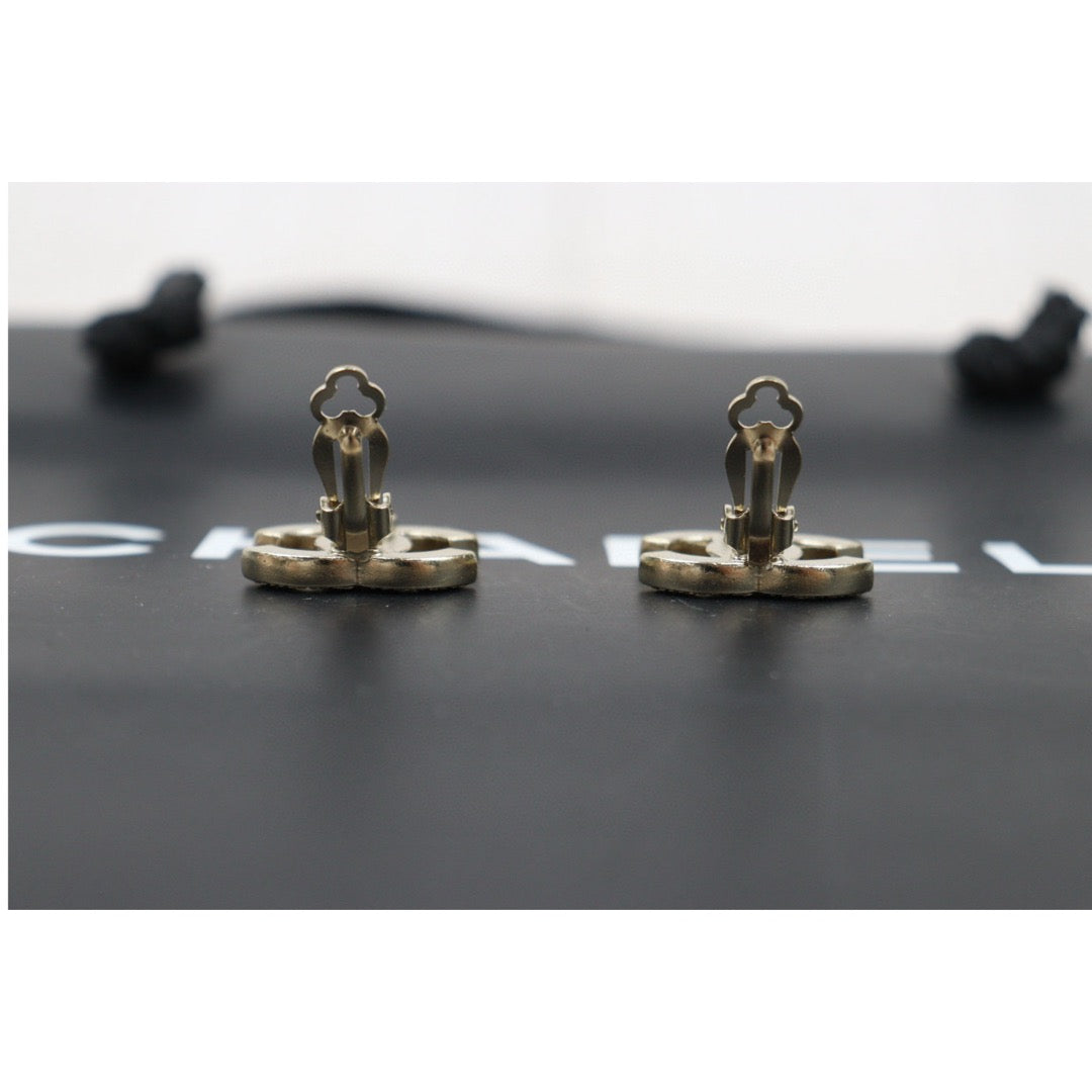 Very Good ( Rank A) ｜CHANEL COCO Mark Vintage Earrings ｜Q25041707