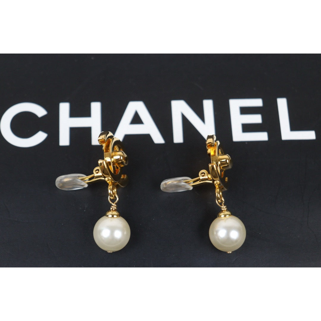 Excellent（Rank SA）｜CHANEL Vintage 18K Gold Plating Pearl Earrings  Made In 1996Year ｜24122629