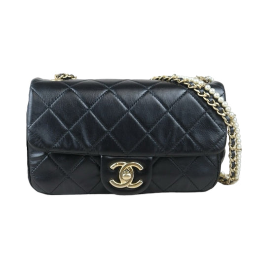 Very Good ( Rank A)
｜ CHANEL Matrasse Lamb Skin Mini Pearl Chain Bag Made in 2020-2021 Year｜S24082001