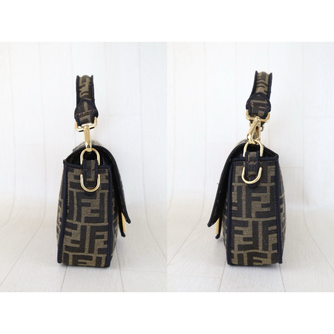 Very Good ( Rank A)｜ FENDI Mamma Baguette Shoulder Bag  Gold Hardware Current Model｜S25110325