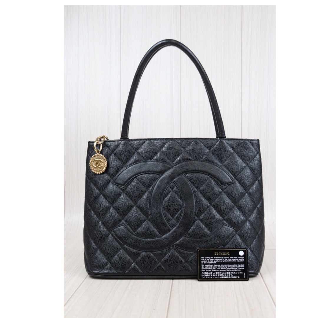 Rank AB｜ CHANEL Caviar Skin Leather Calf Leather Tote Bag Made In 2006～2008Year｜24010821