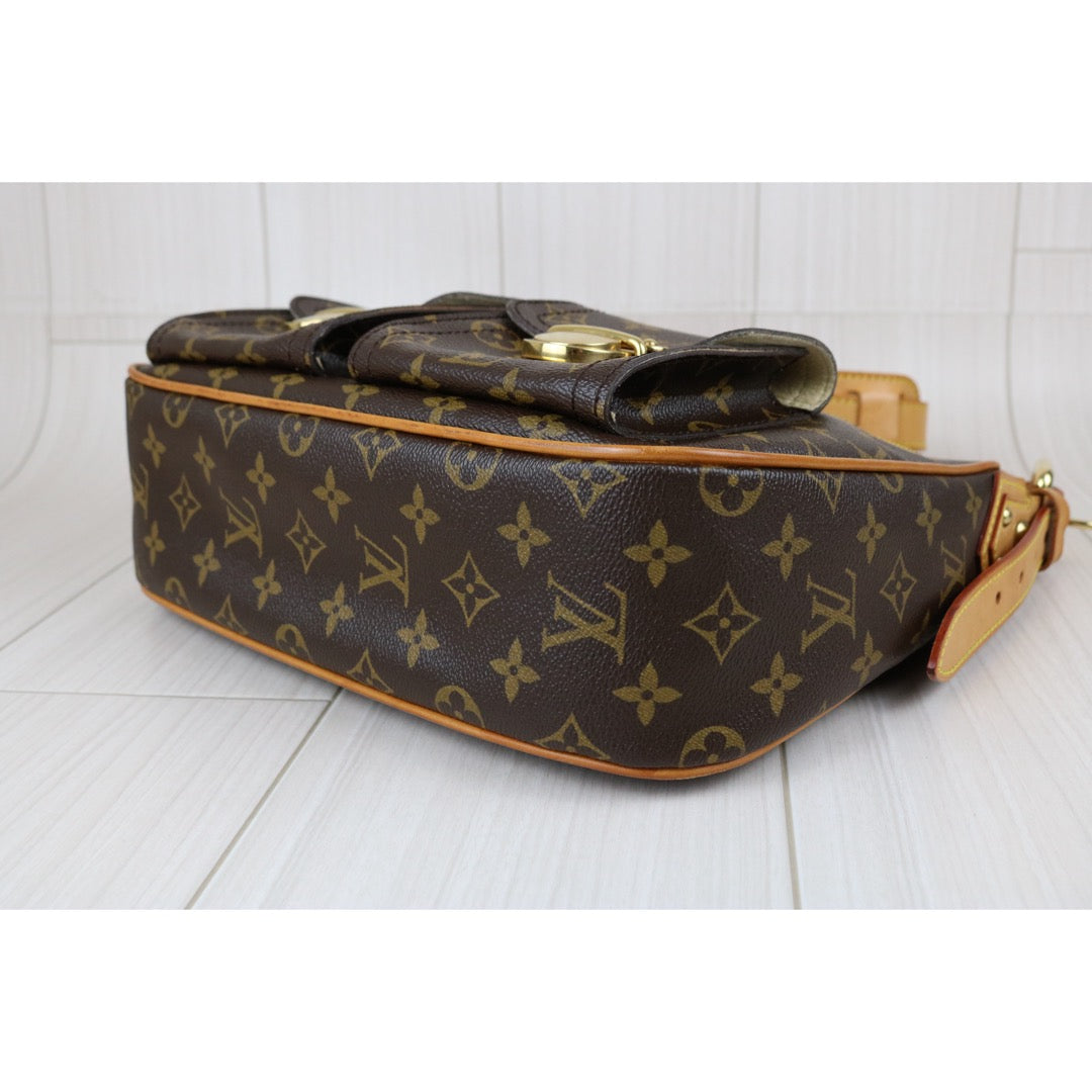 Very Good( Rank A) ｜ LV Monogram Hudson GM Shoulder Bag