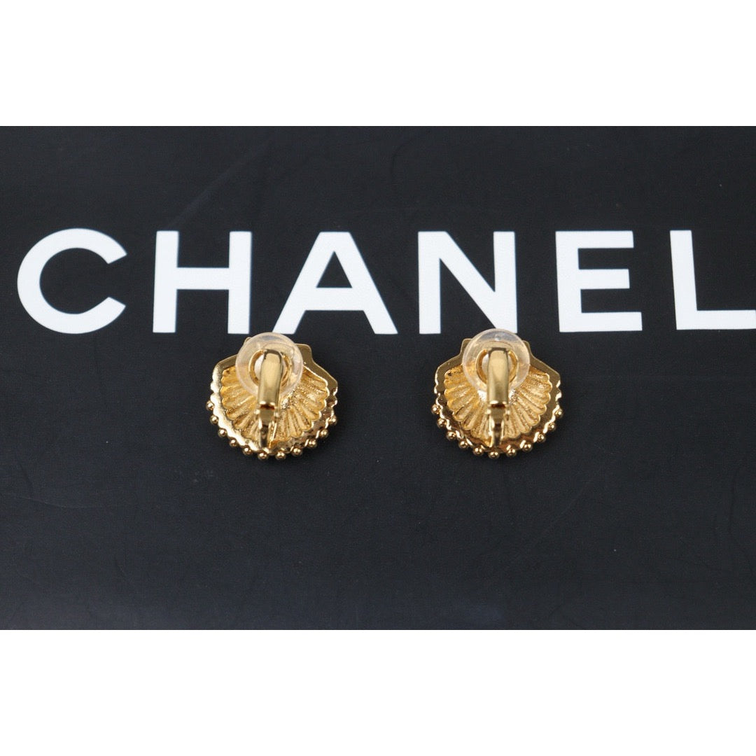 Very Good ( Rank A)  ｜CHANEL Shell Rhinestone  Earrings ｜P24110117