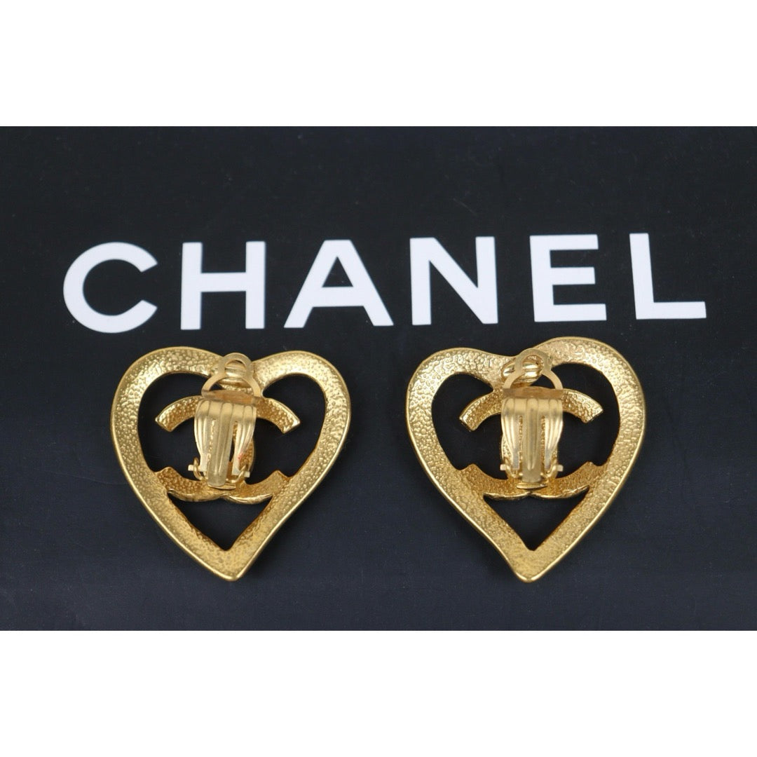 Very Good ( Rank A) ｜ CHANEL Coco Mark Heart 18K Gold Earrings Made In 1995Year ｜25111408