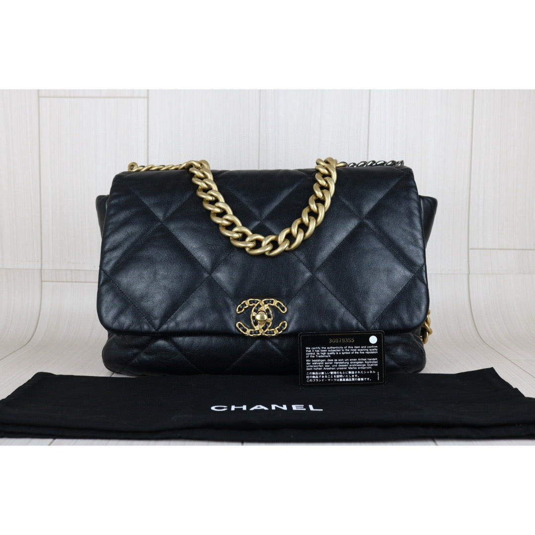 Very Good ( Rank A) ｜ CHANEL Lamb Skin Chain Single Flap 19 Maxi Shoulder Bag Black Made in 2020-2021Year｜ B25012203
