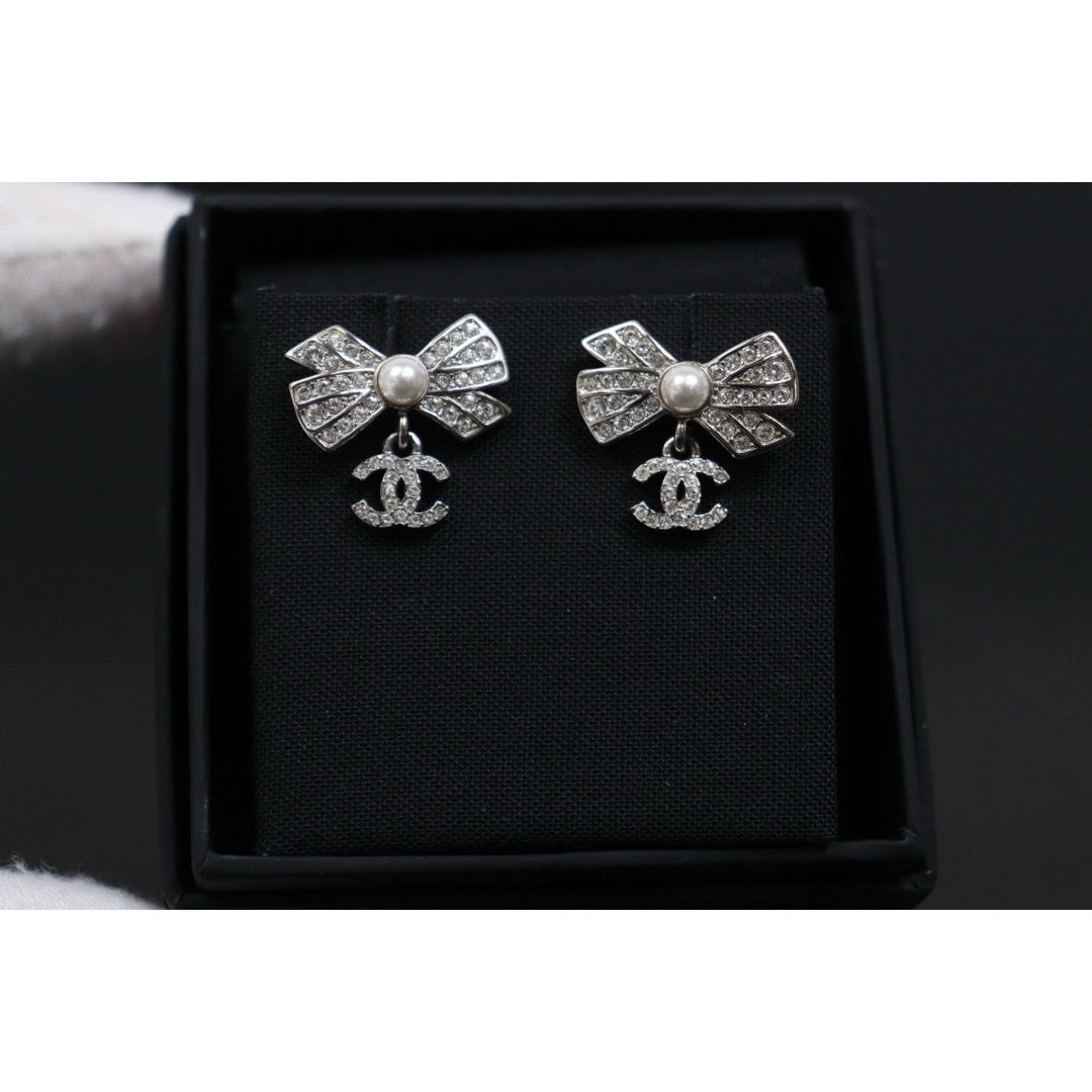Excellent（Rank SA）｜ CHANEL A22P Coco Mark Rhinestone Rosette Silver Earrings Made In 2022Year｜S26031009
