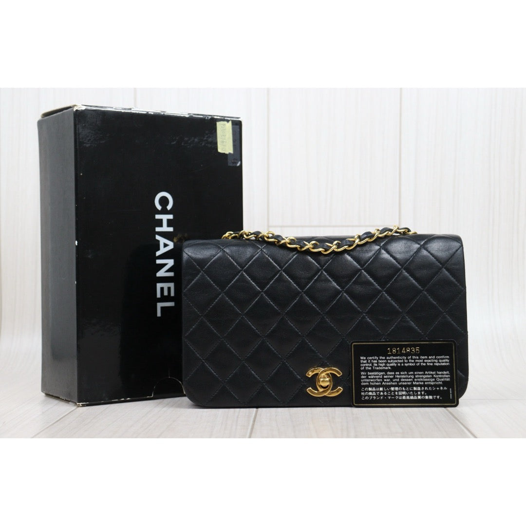 Very Good ( Rank A)｜ CHANEL Matrasse Lamb Skin Chain Bag Black Made in 1989-1991 Year｜P25051610