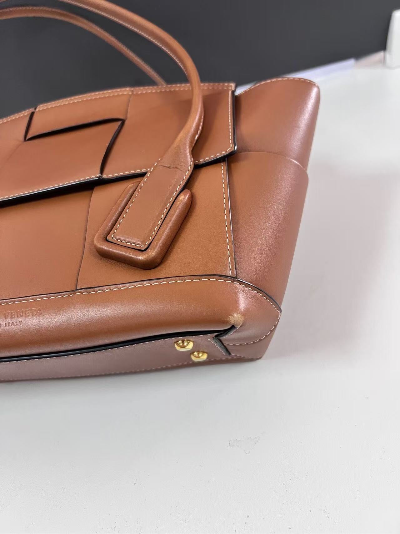 Bottega Veneta arco 33 Bag