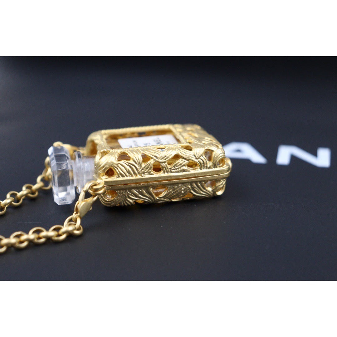 Rank SA ｜  CHANEL Vintage Perfume No5 Brass Perfume Necklace  ｜23102839