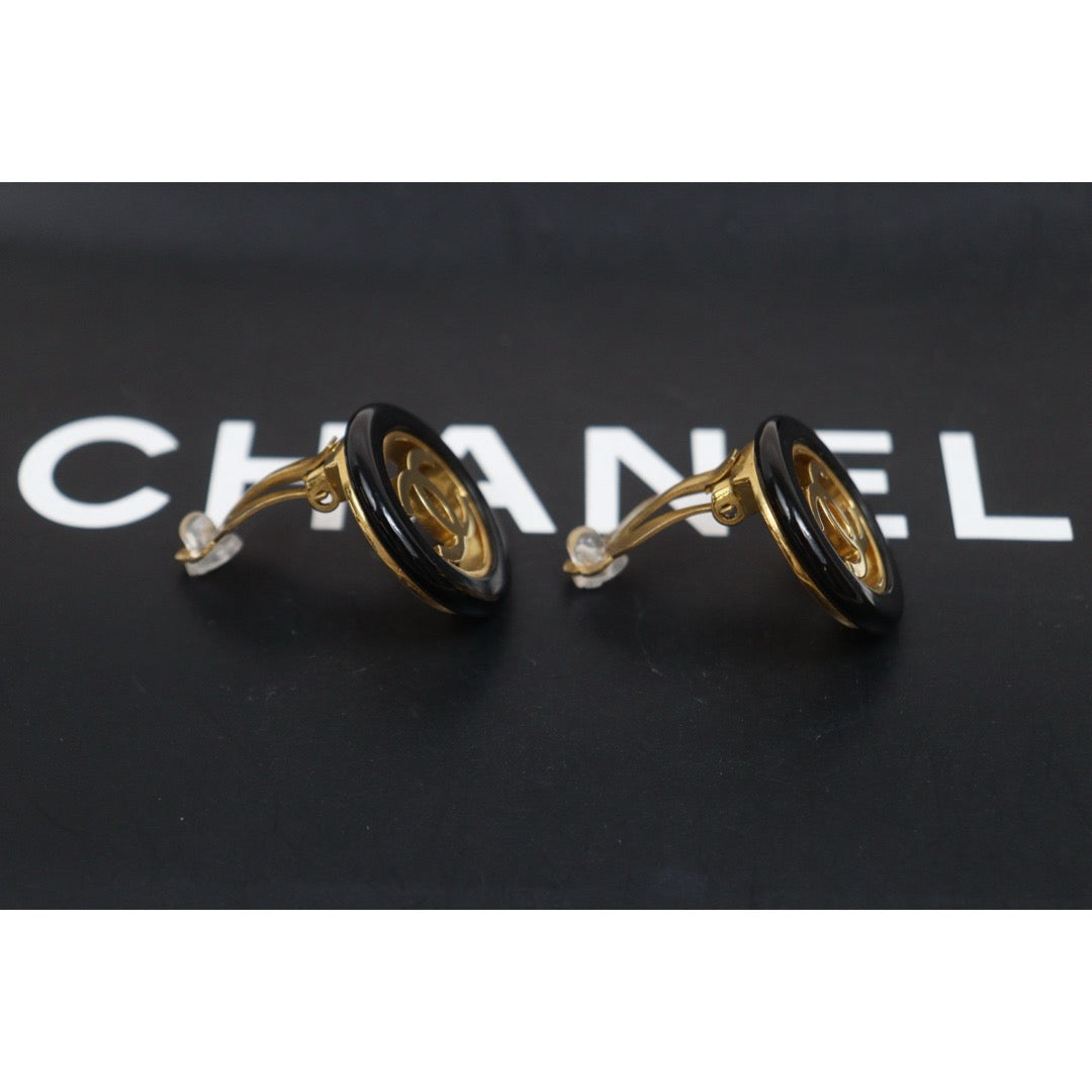 Include Authentic Detective Certificate of Authenticity｜Very Good ( Rank A) ｜ CHANEL 97A Coco Mark  Golden  Earrings Made In 1997Year｜26020605