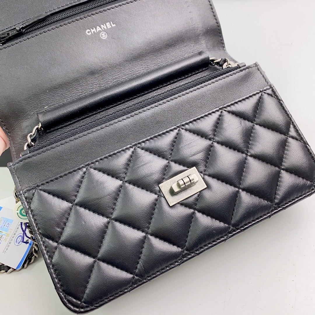 Rank AB｜ CHANEL Matelasse Lamb Leather 2.55 Chain Wallet Black Silver Hardware ｜2304163