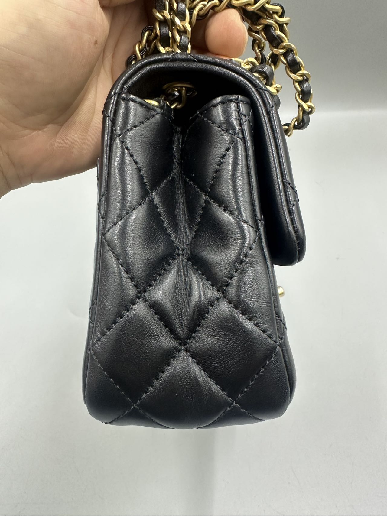 Include Entrupy Certificate of Authenticity｜Very Good ( Rank A)｜ CHANEL Lanbskin Square Shoulder Bag Black